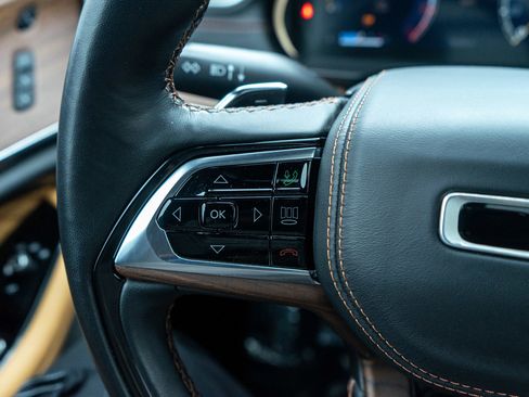 Used 2022 Jeep Grand Cherokee L Summit w/ Luxury Tech Group V image 25