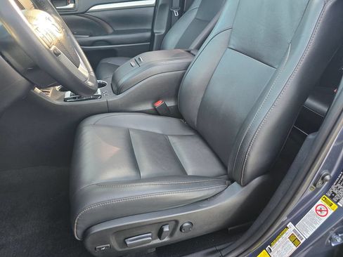 Certified 2019 Toyota Highlander XLE AWD/4WD image 24