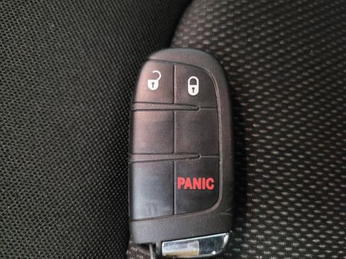 Used 2022 Jeep Renegade Sport image 32