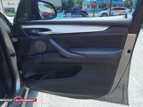 Used 2016 BMW X5 M image 29