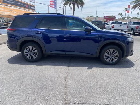 Used 2025 Nissan Pathfinder SV FWD image 5