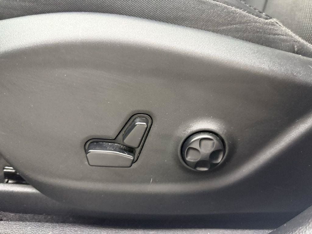 Used 2019 Jeep Cherokee Limited AWD/4WD image 10