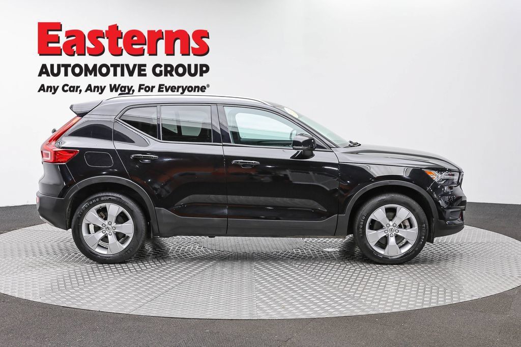 Used 2022 Volvo XC40 T5 Momentum AWD/4WD image 6