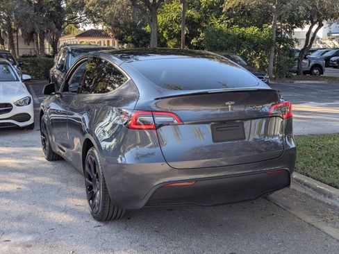 Used 2021 Tesla Model Y Long Range image 8