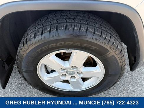 Used 2013 Jeep Grand Cherokee Laredo w/ Laredo E Group AWD/4WD image 10