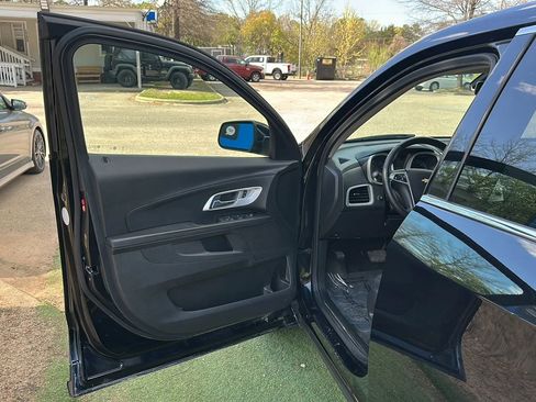 Used 2017 Chevrolet Equinox LT w/ Convenience Package image 16