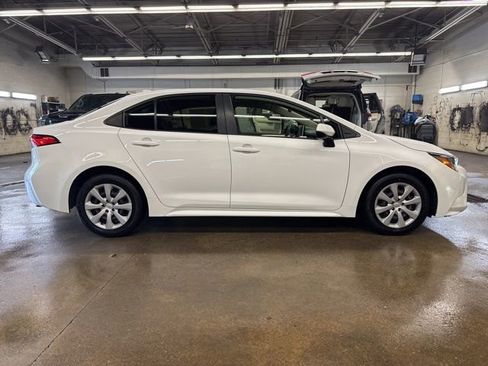 Used 2021 Toyota Corolla LE FWD image 7