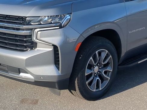 Used 2022 Chevrolet Suburban LT w/ LT Signature Package image 12