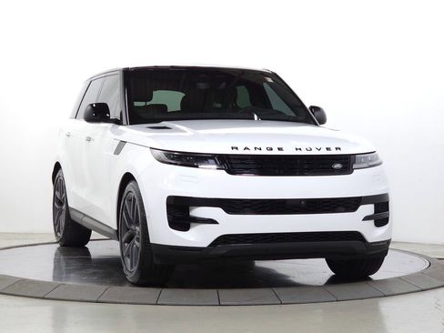 Used 2024 Land Rover Range Rover Sport SE image 11