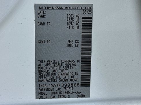 Used 2025 Nissan Altima 2.5 SV FWD image 12