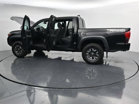 Used 2018 Toyota Tacoma TRD Off-Road w/ Technology Package AWD/4WD image 28