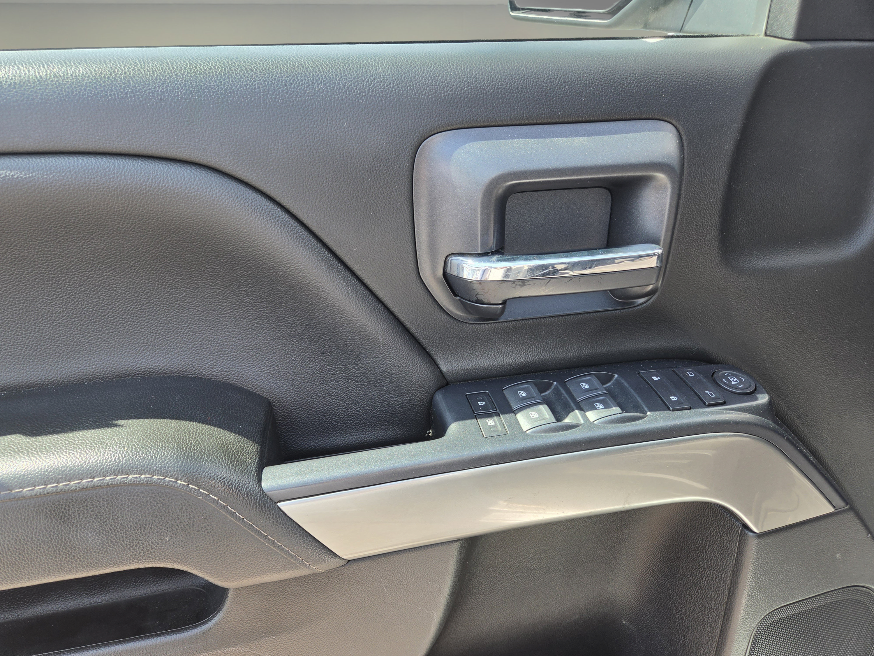 Used 2019 Chevrolet Silverado 1500 LT AWD/4WD image 9