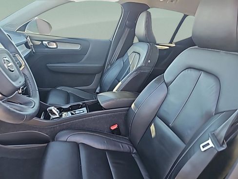 Used 2023 Volvo XC40 B5 Plus w/ Protection Package Premier image 29