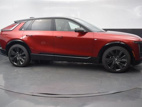 New 2026 Cadillac Lyriq Signature Sport w/ Nappa Leather Package AWD/4WD image 7