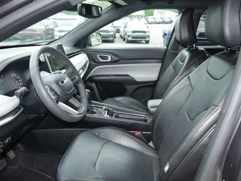 Used 2023 Jeep Compass Latitude AWD/4WD image 2