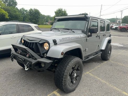Used 2017 Jeep Wrangler Unlimited Sahara AWD/4WD image 1