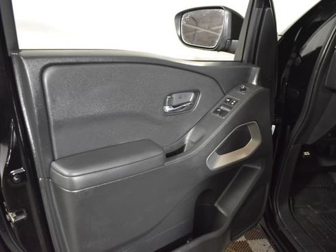 Used 2022 Nissan Frontier SV AWD/4WD image 7