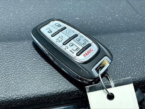 Used 2023 Chrysler Pacifica Touring-L FWD image 15