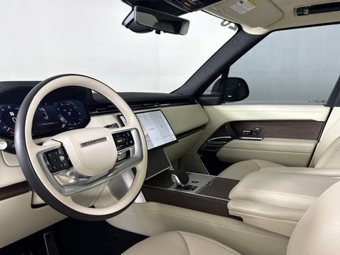 Used 2026 Land Rover Range Rover SE AWD/4WD image 4