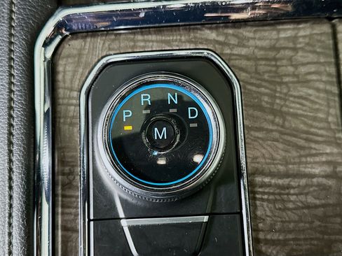 Used 2018 Ford Expedition Limited image 25