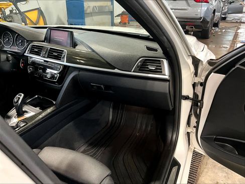 Used 2018 BMW 330i xDrive Sedan w/ Convenience Package image 13