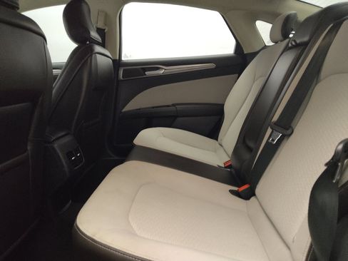 Used 2019 Ford Fusion SE w/ Equipment Group 151A FWD image 18