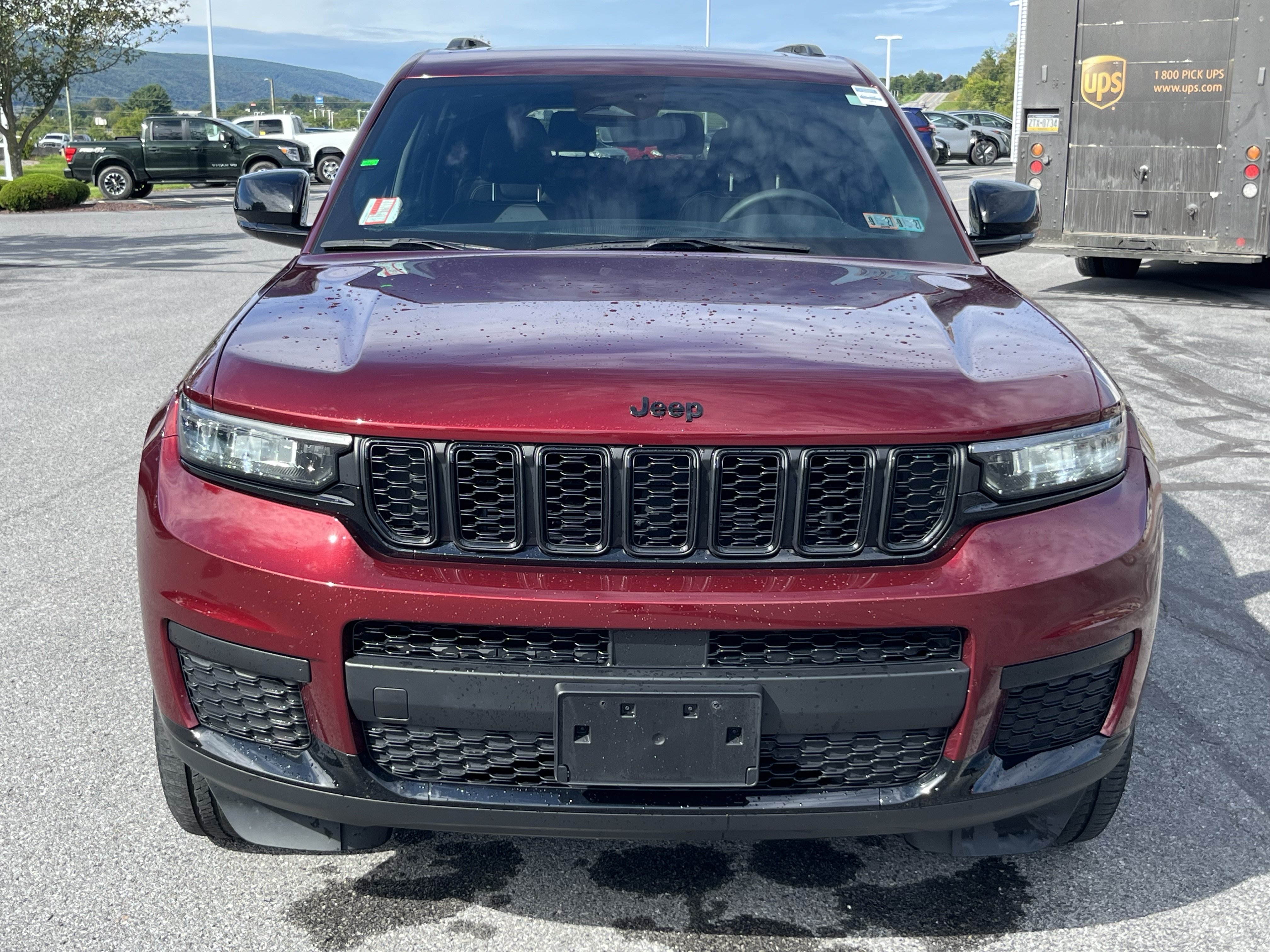 Used 2023 Jeep Grand Cherokee L Laredo AWD/4WD image 12