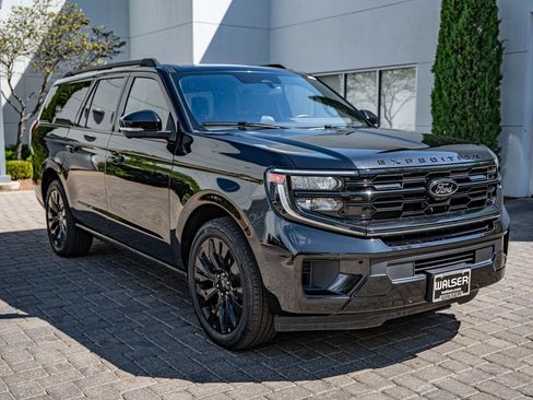 Used 2025 Ford Expedition Max Platinum w/ Stealth Appearance Package AWD/4WD image 3