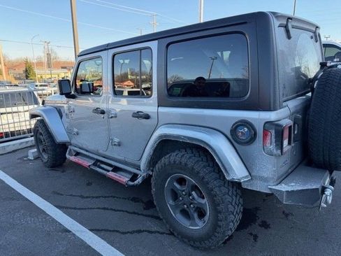 Used 2018 Jeep Wrangler Unlimited Sahara image 1