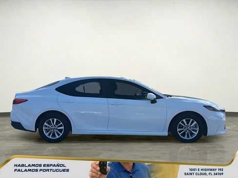 Used 2025 Toyota Camry LE image 7