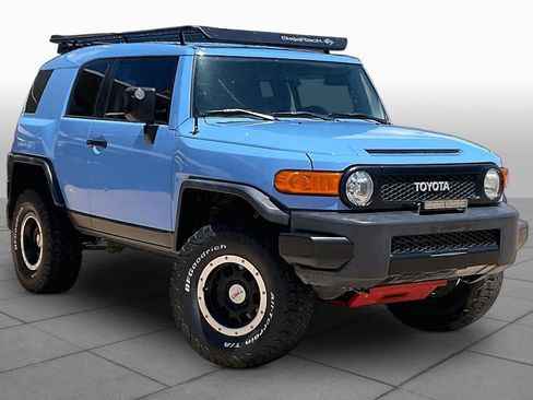 Used 2011 Toyota FJ Cruiser 4WD w/ TRD Sport Pkg image 3