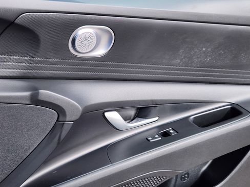 Certified 2024 Hyundai Elantra SEL image 13