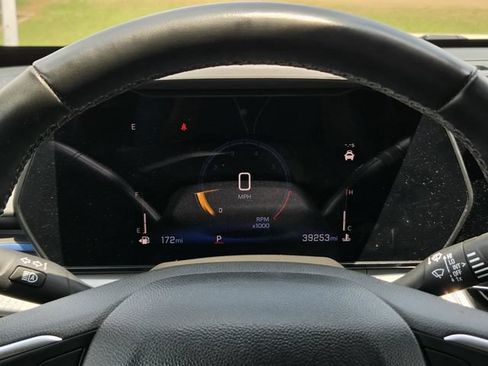 Used 2024 Chevrolet Trax LT w/ Driver Confidence Package FWD image 27