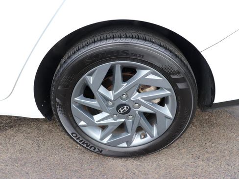 Used 2024 Hyundai Elantra SEL FWD image 48