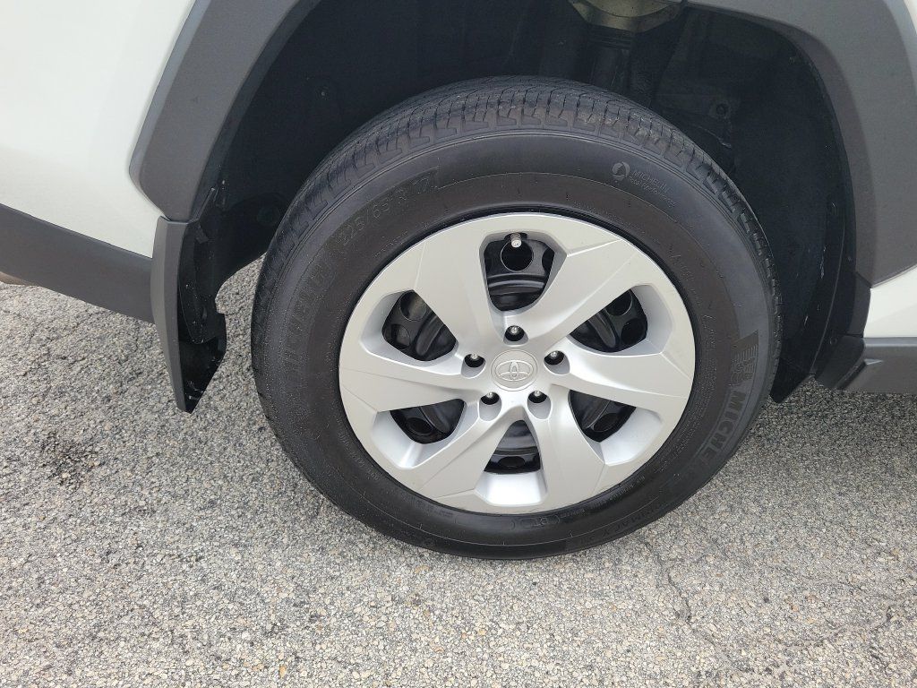 Certified 2024 Toyota RAV4 LE AWD/4WD image 30