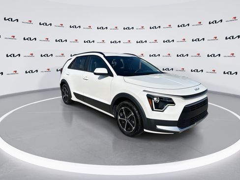 Used 2024 Kia Niro LX FWD image 2