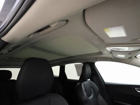 Used 2024 Volvo XC60 B5 Plus image 24