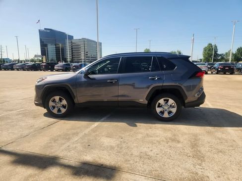 Certified 2025 Toyota RAV4 LE AWD/4WD image 4