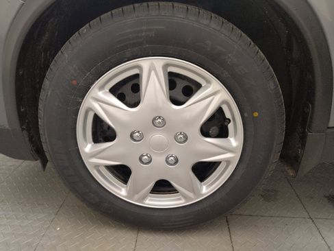 Used 2020 Nissan Rogue S FWD image 31