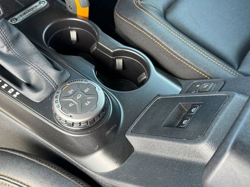 Used 2023 Ford Bronco Badlands image 20