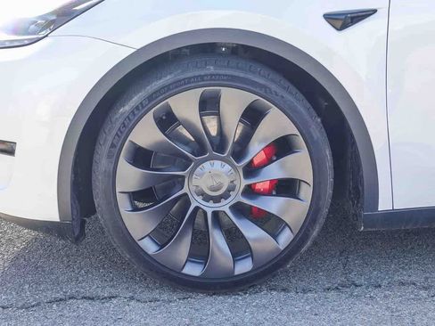 Used 2023 Tesla Model Y Performance image 10