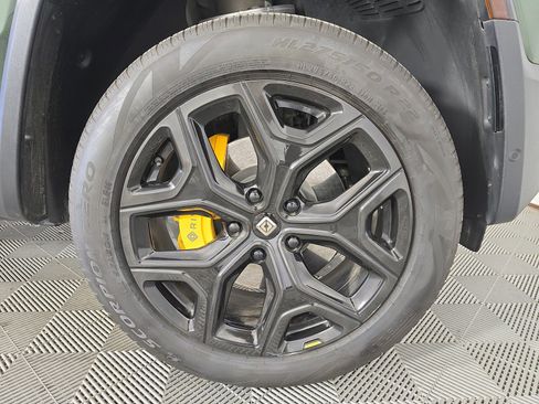 Used 2024 Rivian R1S Adventure AWD/4WD image 12