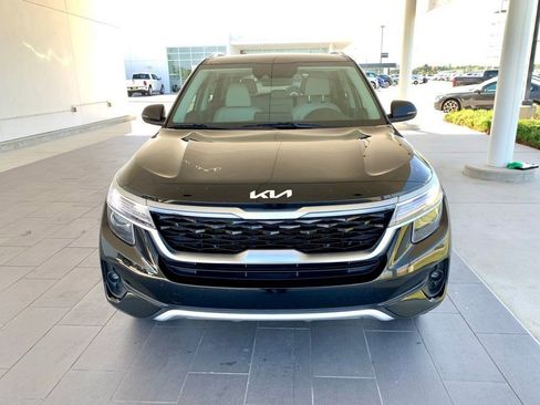 Used 2023 Kia Seltos EX image 2