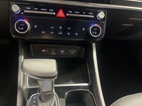 Used 2025 Hyundai Santa Cruz SEL FWD image 19