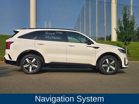 Used 2022 Kia Sorento S w/ Panoramic Sunroof Package FWD image 2