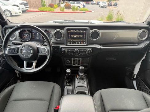 Used 2019 Jeep Wrangler Unlimited Sahara w/ Uconnect 4C Nav & Sound Group AWD/4WD image 7