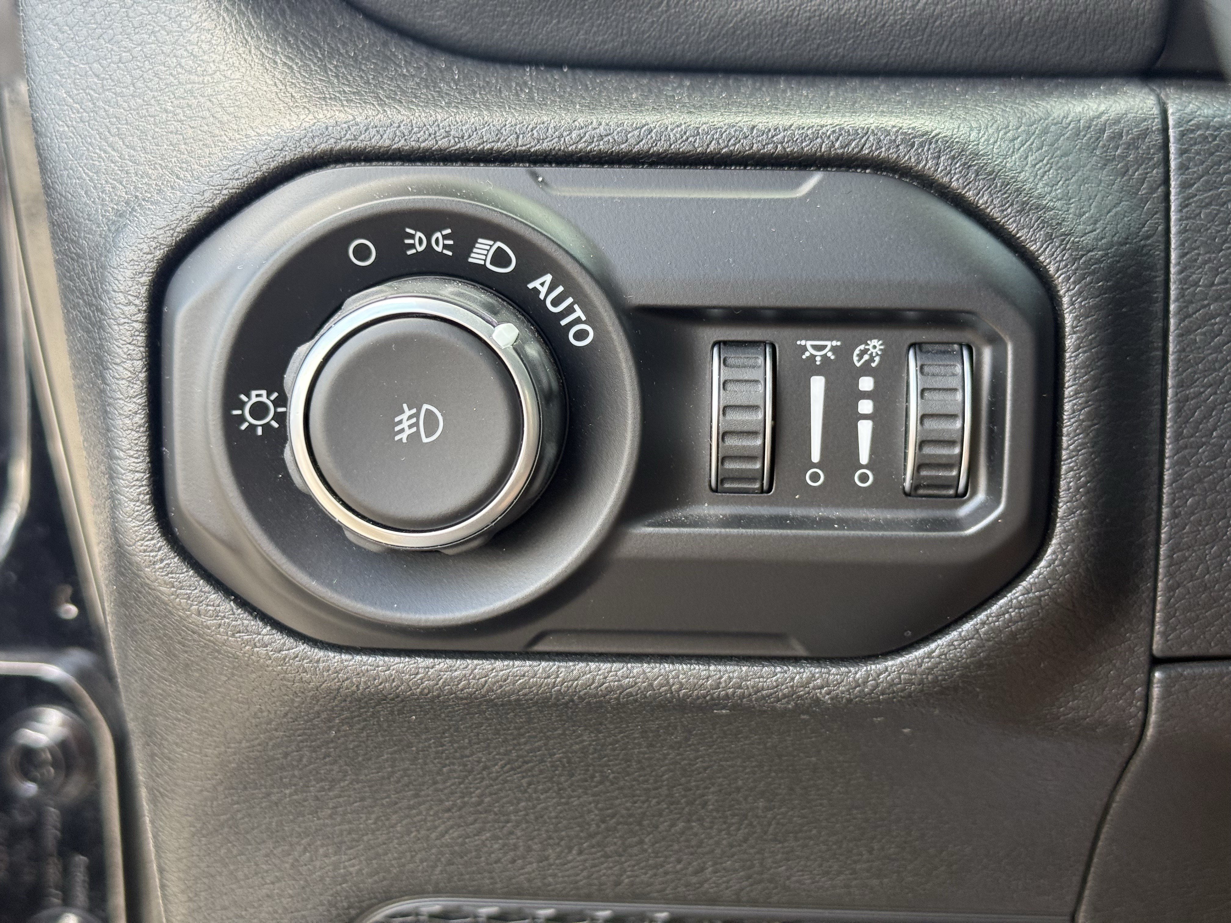 Used 2021 Jeep Wrangler Unlimited Sahara AWD/4WD image 24