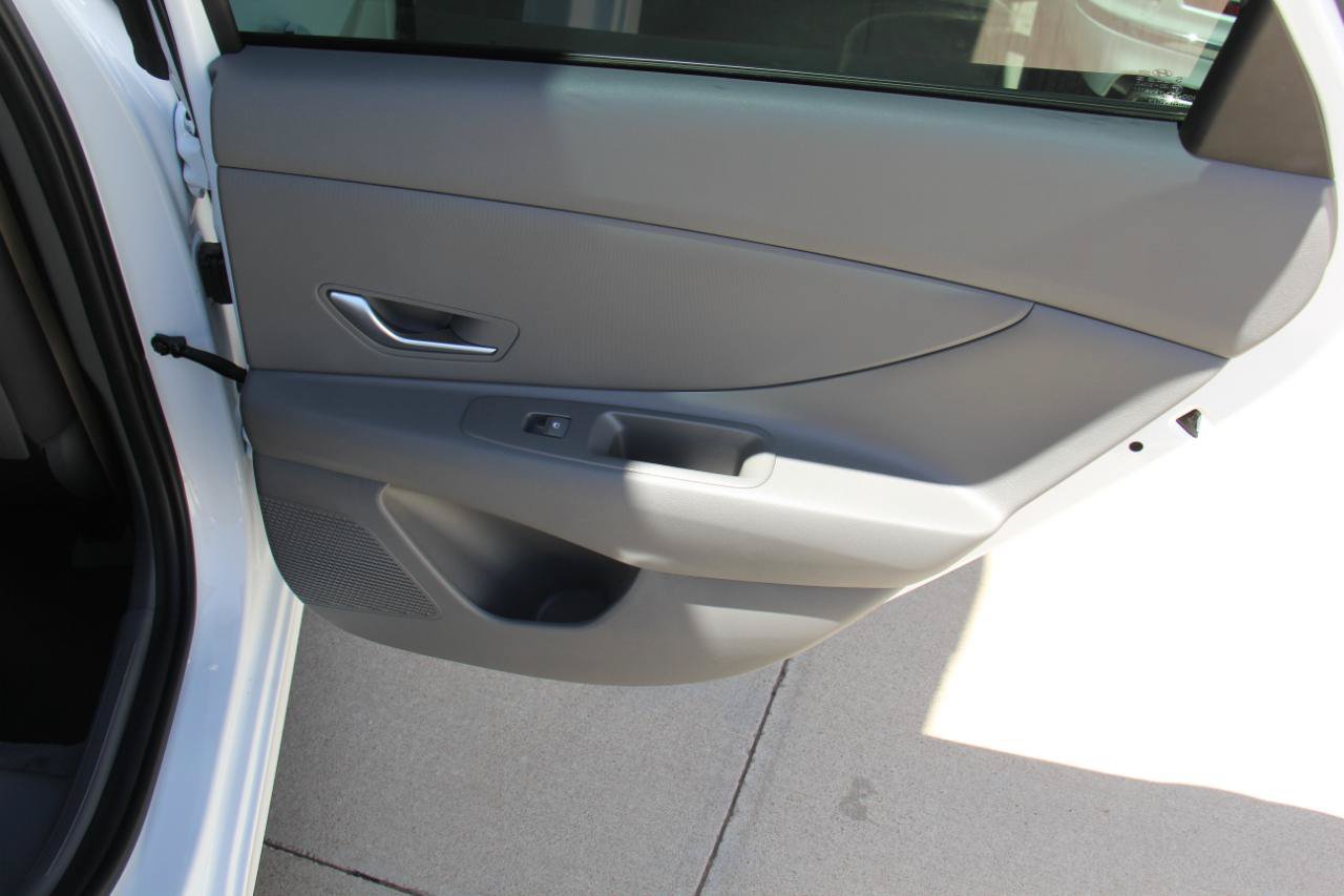 Used 2024 Hyundai Elantra SEL FWD image 36