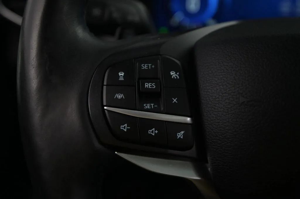 Used 2020 Ford Explorer Platinum w/ Premium Technology Package AWD/4WD image 25