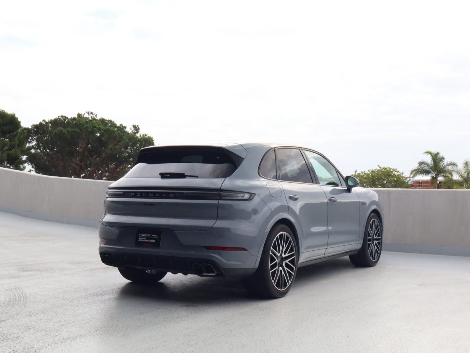 Certified 2025 Porsche Cayenne Turbo AWD/4WD image 9